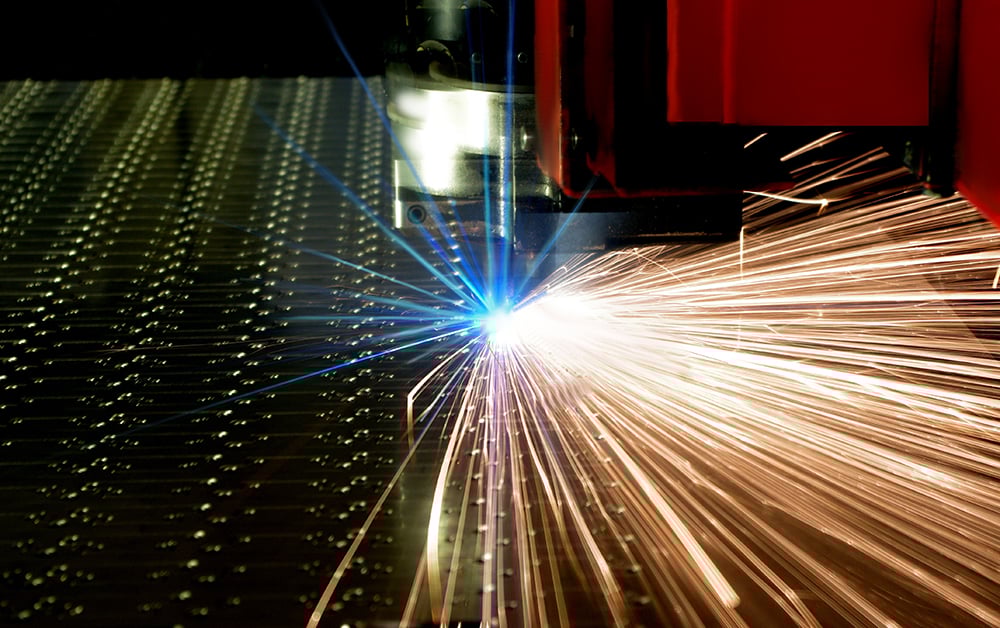 24806084_xxl-straight-sparks-1000x628